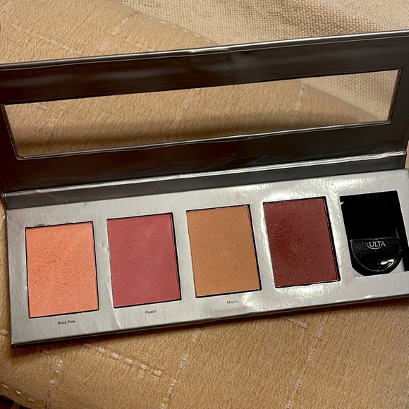 Ulta Beauty 💖 4 Shade Blush Palette with Applicator - Picture 3 of 6